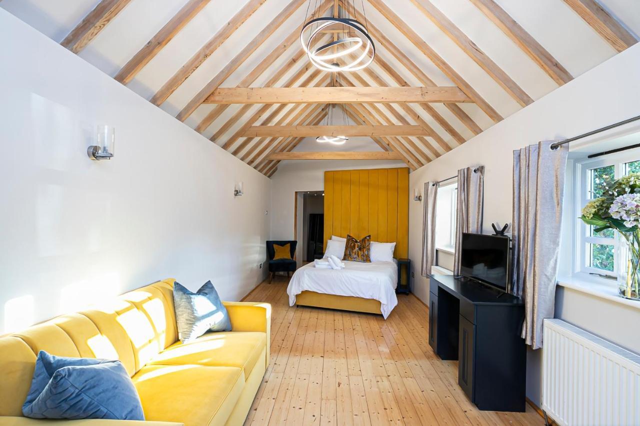 Pages Hotel And Guesthouse ฮาร์โลว์ ภายนอก รูปภาพ