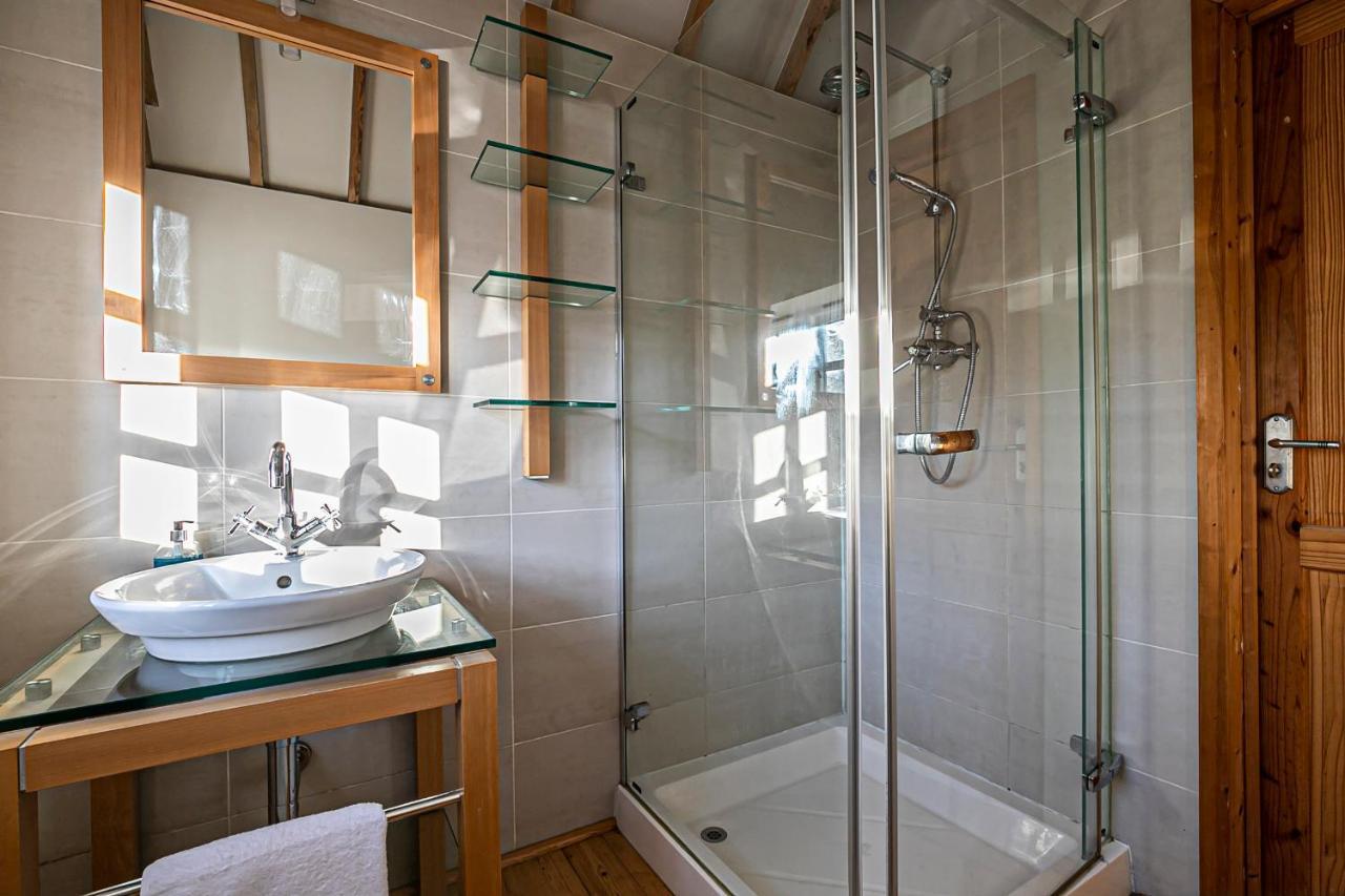 Pages Hotel And Guesthouse ฮาร์โลว์ ภายนอก รูปภาพ