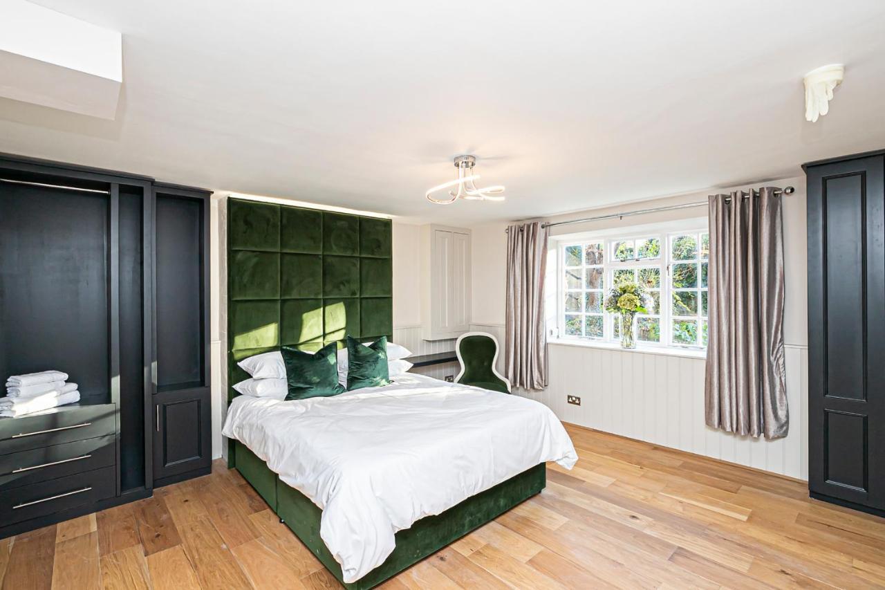 Pages Hotel And Guesthouse ฮาร์โลว์ ภายนอก รูปภาพ