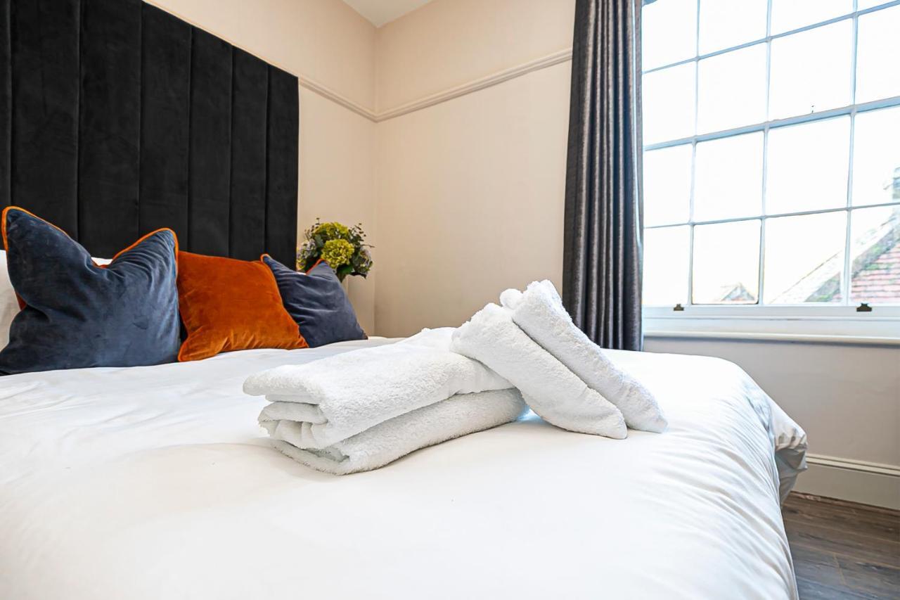 Pages Hotel And Guesthouse ฮาร์โลว์ ภายนอก รูปภาพ