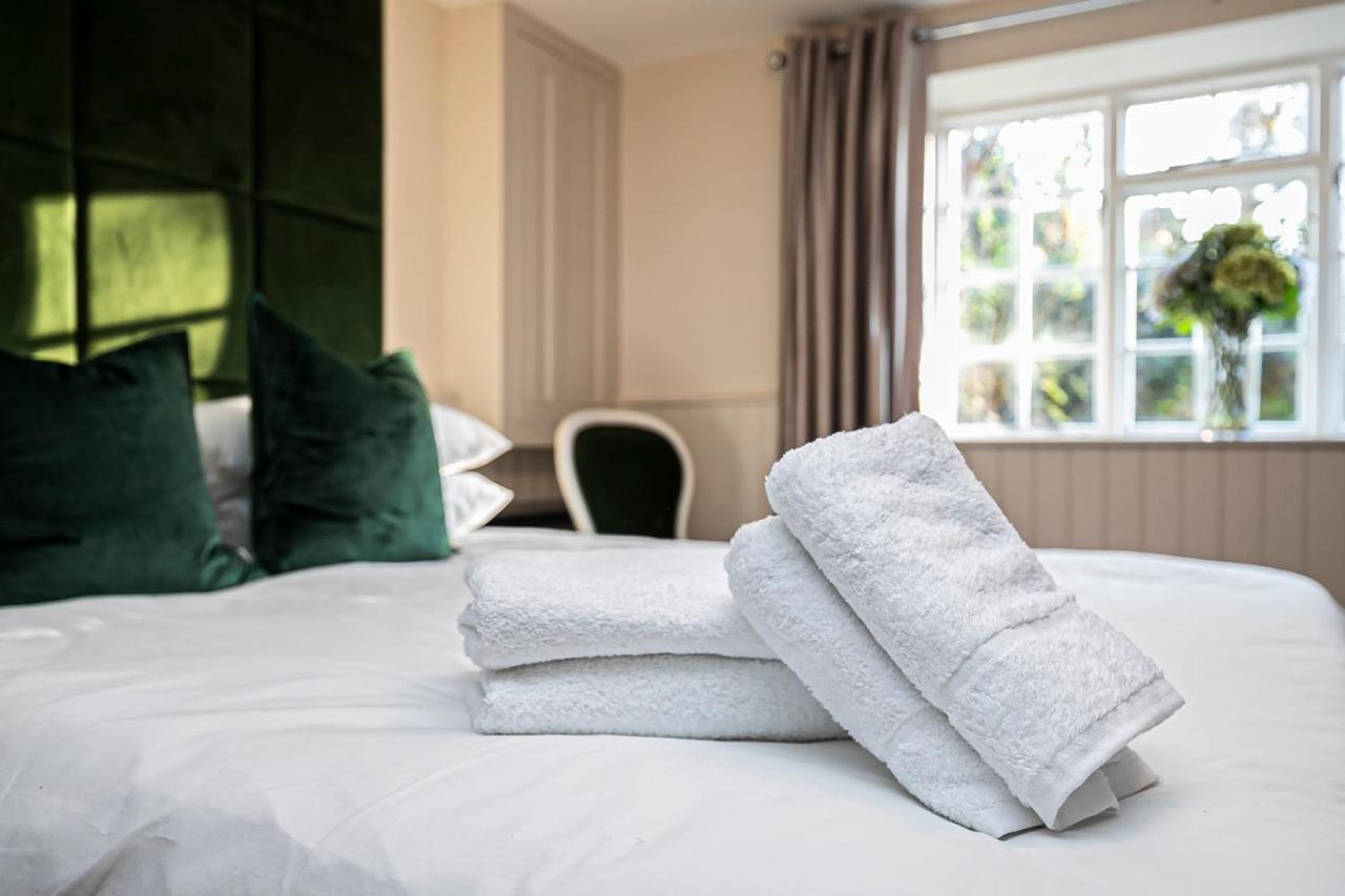 Pages Hotel And Guesthouse ฮาร์โลว์ ภายนอก รูปภาพ