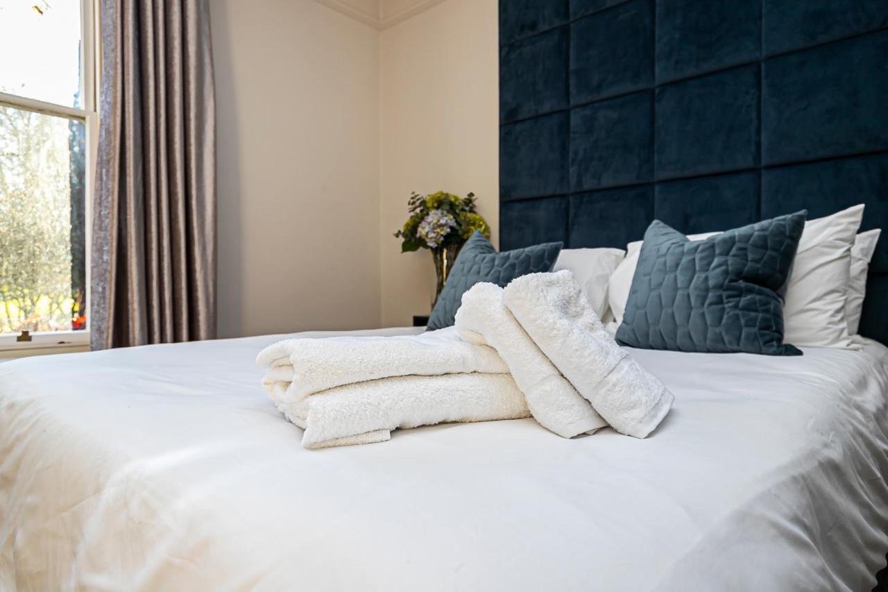Pages Hotel And Guesthouse ฮาร์โลว์ ภายนอก รูปภาพ