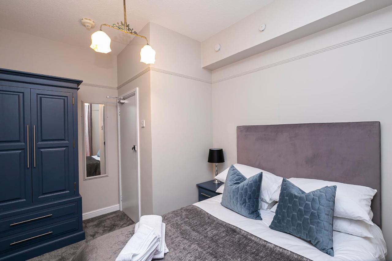 Pages Hotel And Guesthouse ฮาร์โลว์ ภายนอก รูปภาพ