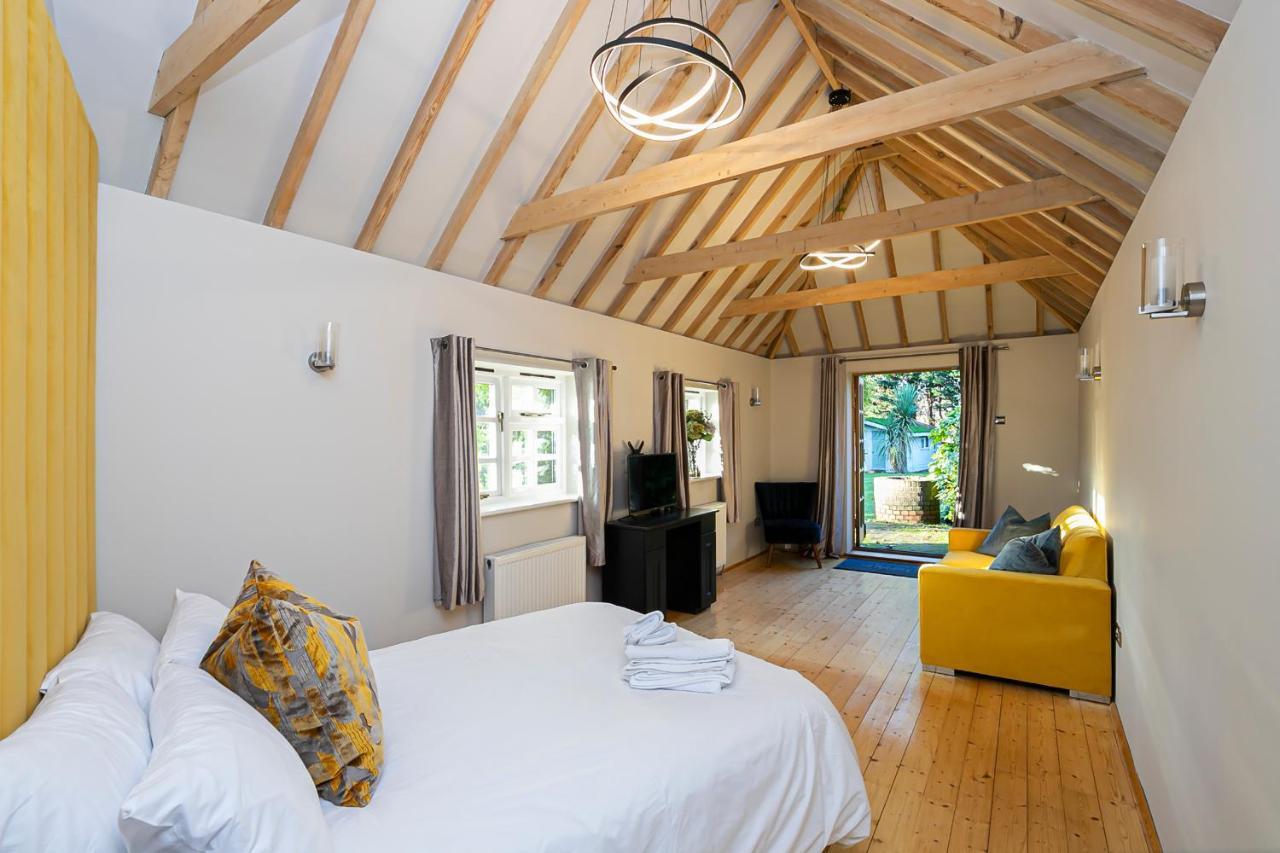Pages Hotel And Guesthouse ฮาร์โลว์ ภายนอก รูปภาพ