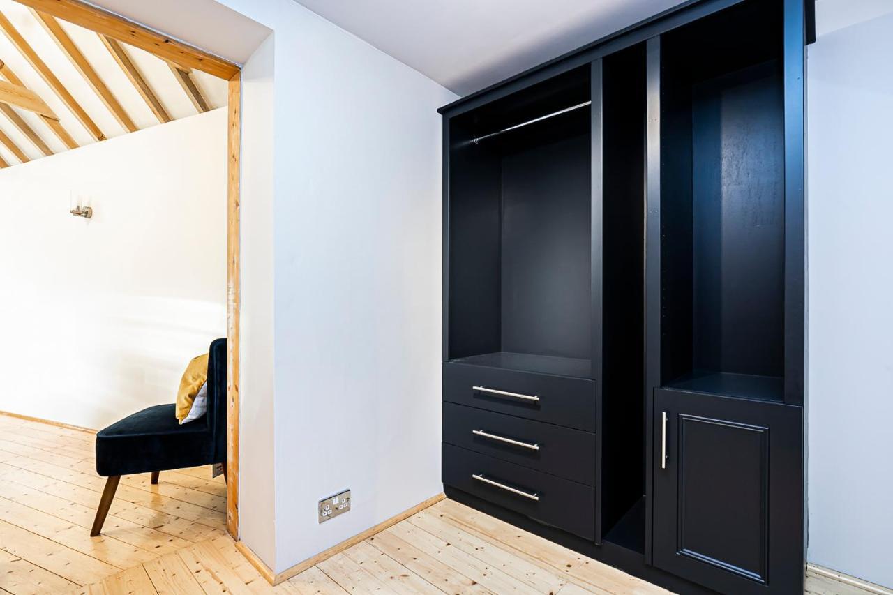 Pages Hotel And Guesthouse ฮาร์โลว์ ภายนอก รูปภาพ