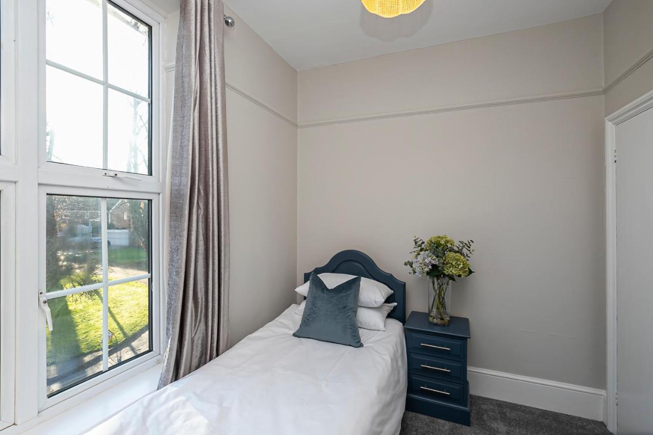 Pages Hotel And Guesthouse ฮาร์โลว์ ภายนอก รูปภาพ