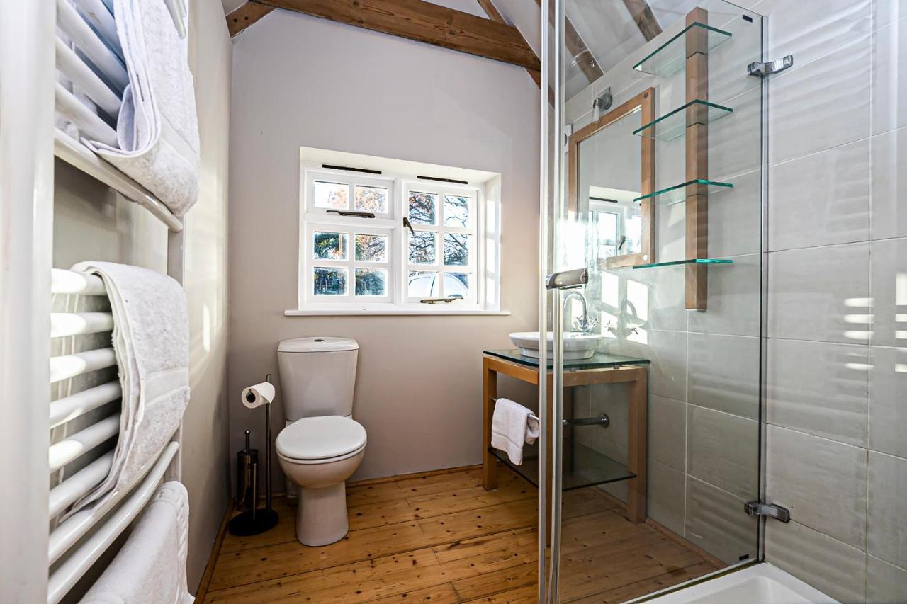 Pages Hotel And Guesthouse ฮาร์โลว์ ภายนอก รูปภาพ