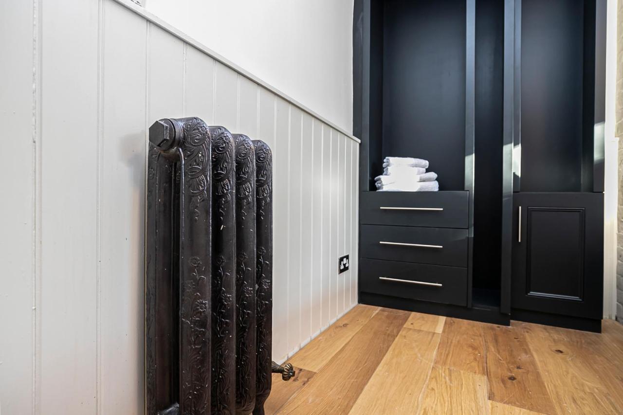 Pages Hotel And Guesthouse ฮาร์โลว์ ภายนอก รูปภาพ