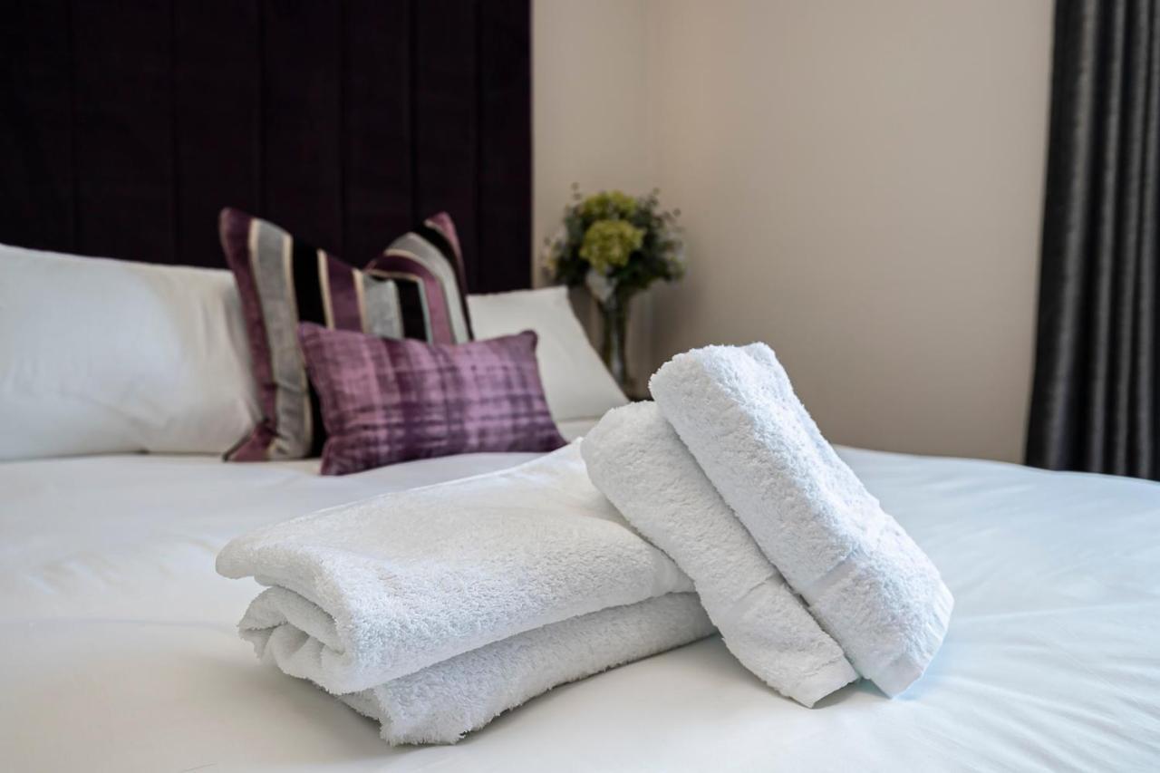 Pages Hotel And Guesthouse ฮาร์โลว์ ภายนอก รูปภาพ